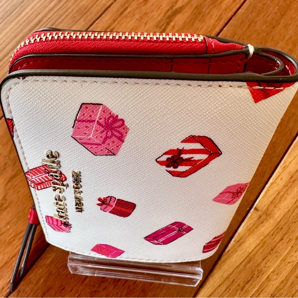 Kate Spade Saffiano Leather White Wallet with Pink/Red Gift Design with Box - Picture 9 of 14